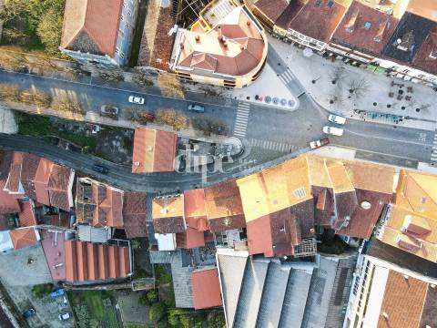 Prédio para investimento com 5 frações no coração de Guimarães