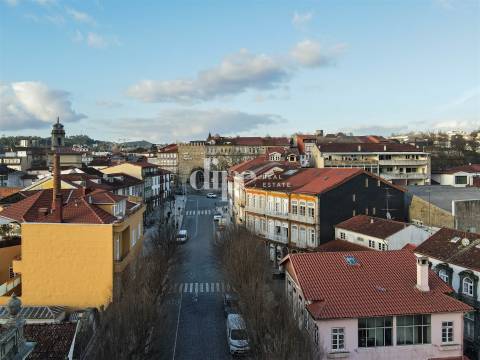 Prédio para investimento com 5 frações no coração de Guimarães