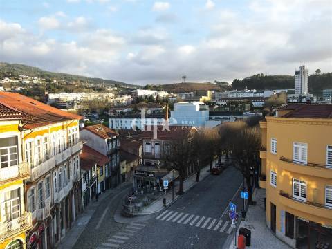 Prédio para investimento com 5 frações no coração de Guimarães