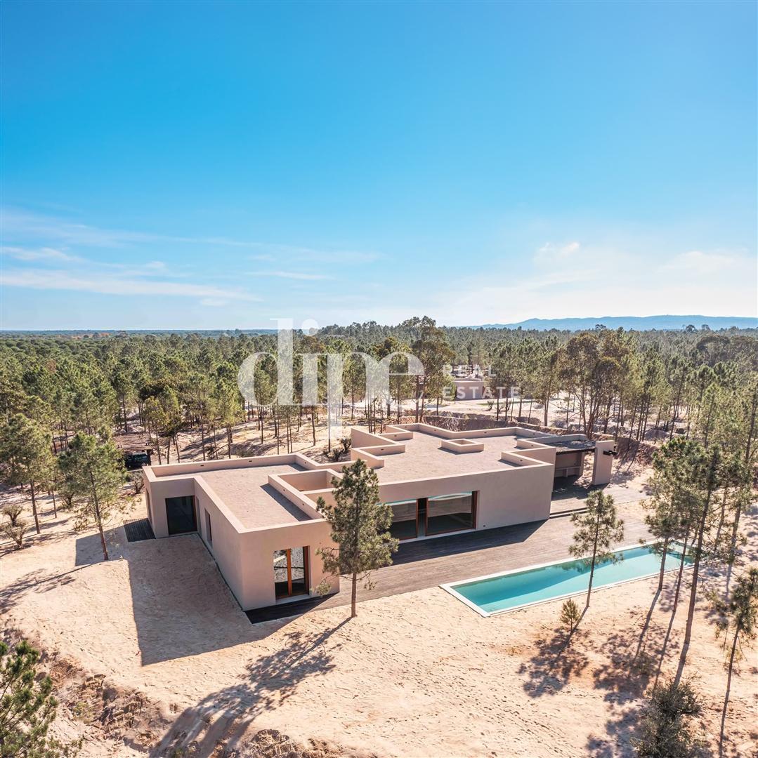 Luxuosa Moradia T4 inserida no empreendimento Melides Villas