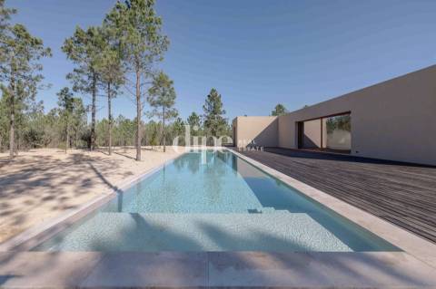 Luxuosa Moradia T4 inserida no empreendimento Melides Villas