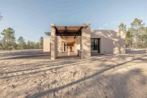 Luxuosa Moradia T4 inserido no empreendimento Melides Villas