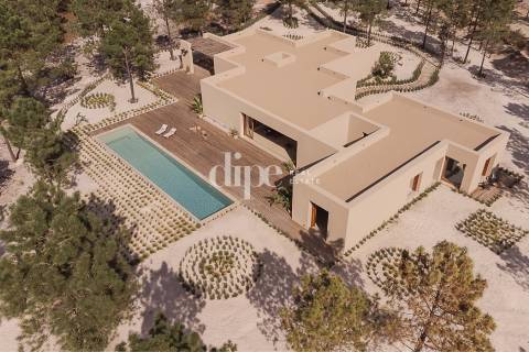 Luxuosa Moradia T4 inserida no empreendimento Melides Villas