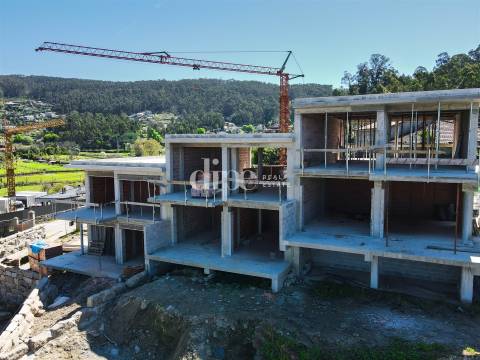 Apartamento T1 em construção com piscina privativa