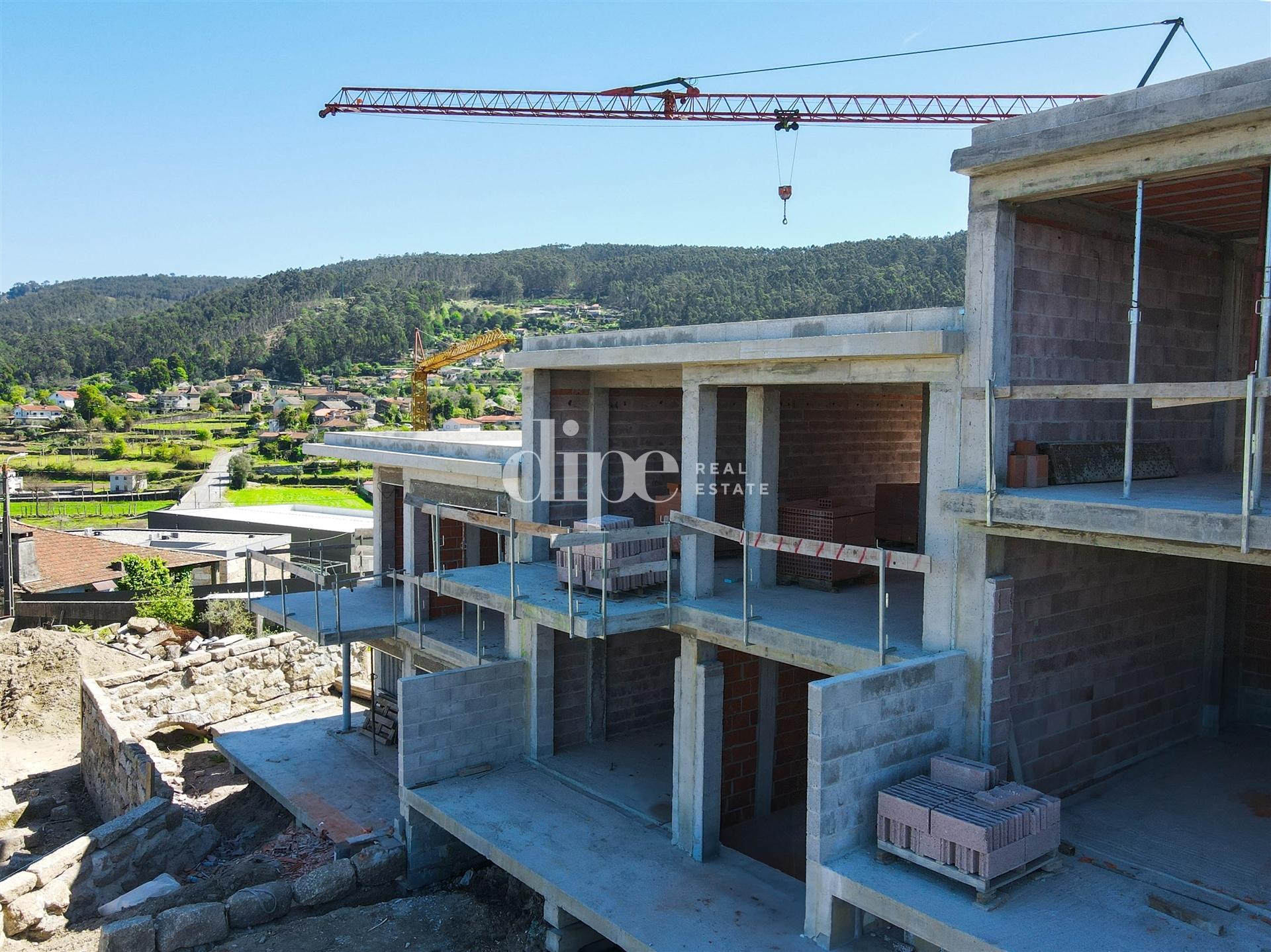Apartamento T1 em construção com piscina privativa
