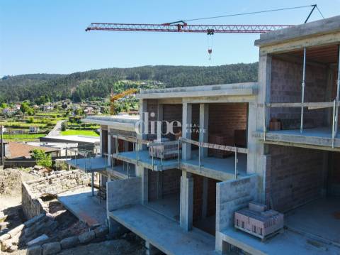 Apartamento T1 em construção com piscina privativa