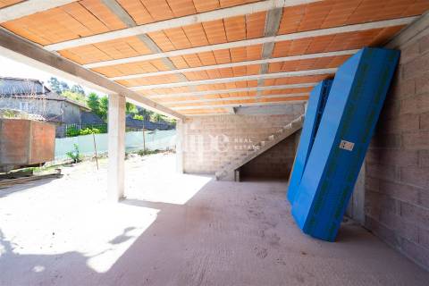 Apartamento T1 em construção com piscina privativa