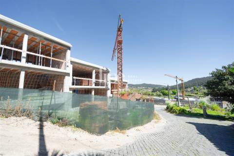 Apartamento T1 em construção com piscina privativa