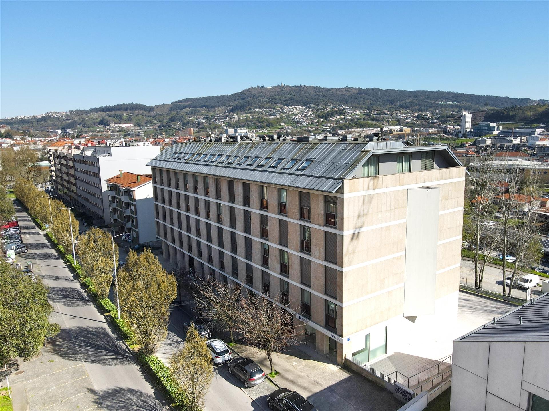 Apartamento T6 na Av. São Gonçalo no coração de Guimarães