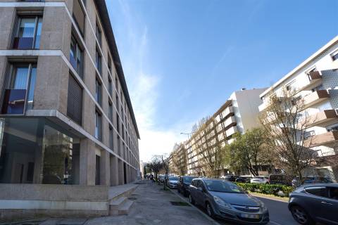 Apartamento T6 na Av. São Gonçalo no coração de Guimarães