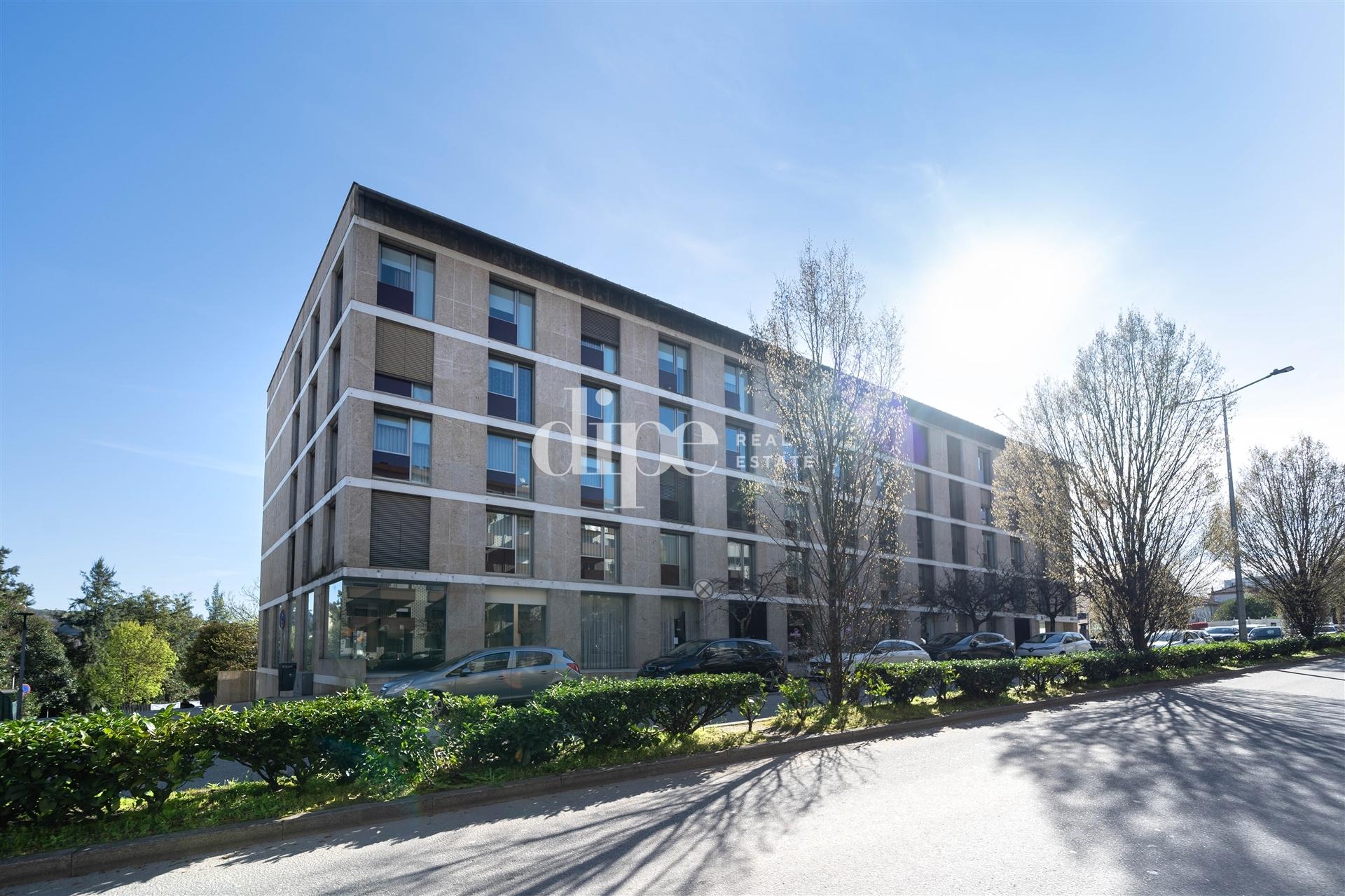 Apartamento T6 na Av. São Gonçalo no coração de Guimarães