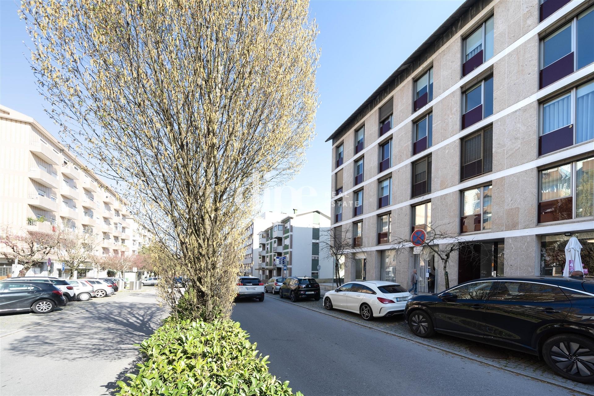 Fantástico Apartamento T4 na Av. São Gonçalo, centro de Guimarães