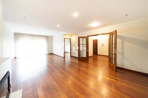Arrendamento | Apartamento T3+1 na Av. São Gonçalo, no coração da cidade de Guimarães
