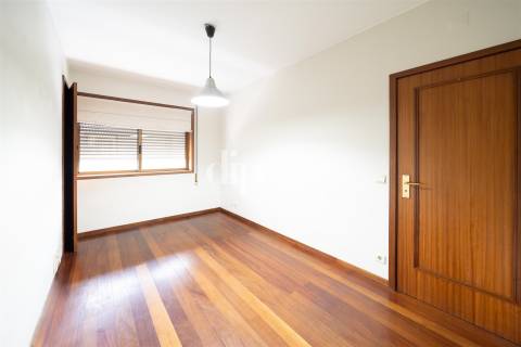 Arrendamento | Apartamento T3+1 na Av. São Gonçalo, no coração da cidade de Guimarães