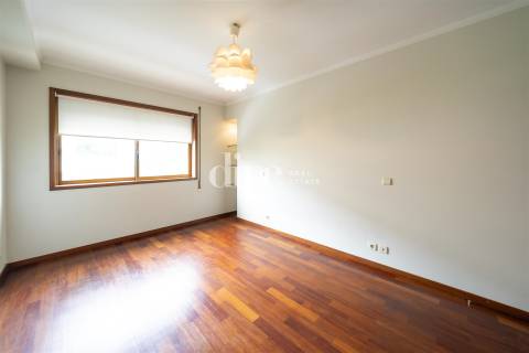 Arrendamento | Apartamento T3+1 na Av. São Gonçalo, no coração da cidade de Guimarães