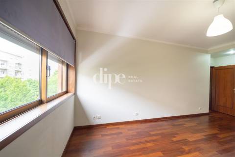 Arrendamento | Apartamento T3+1 na Av. São Gonçalo, no coração da cidade de Guimarães