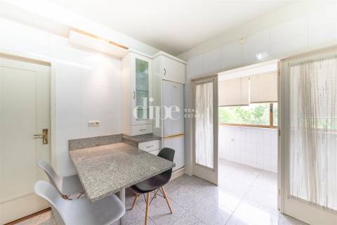 Arrendamento | Apartamento T3+1 na Av. São Gonçalo, no coração da cidade de Guimarães