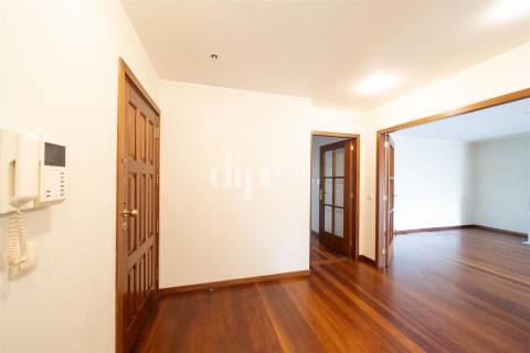 Arrendamento | Apartamento T3+1 na Av. São Gonçalo, no coração da cidade de Guimarães