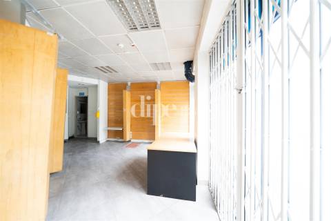 Loja com 94m2 para arrendamento no centro histórico de Guimarães