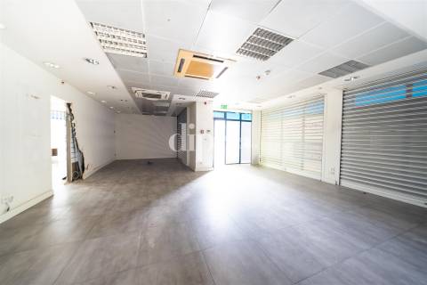 Loja com 94m2 para arrendamento no centro histórico de Guimarães