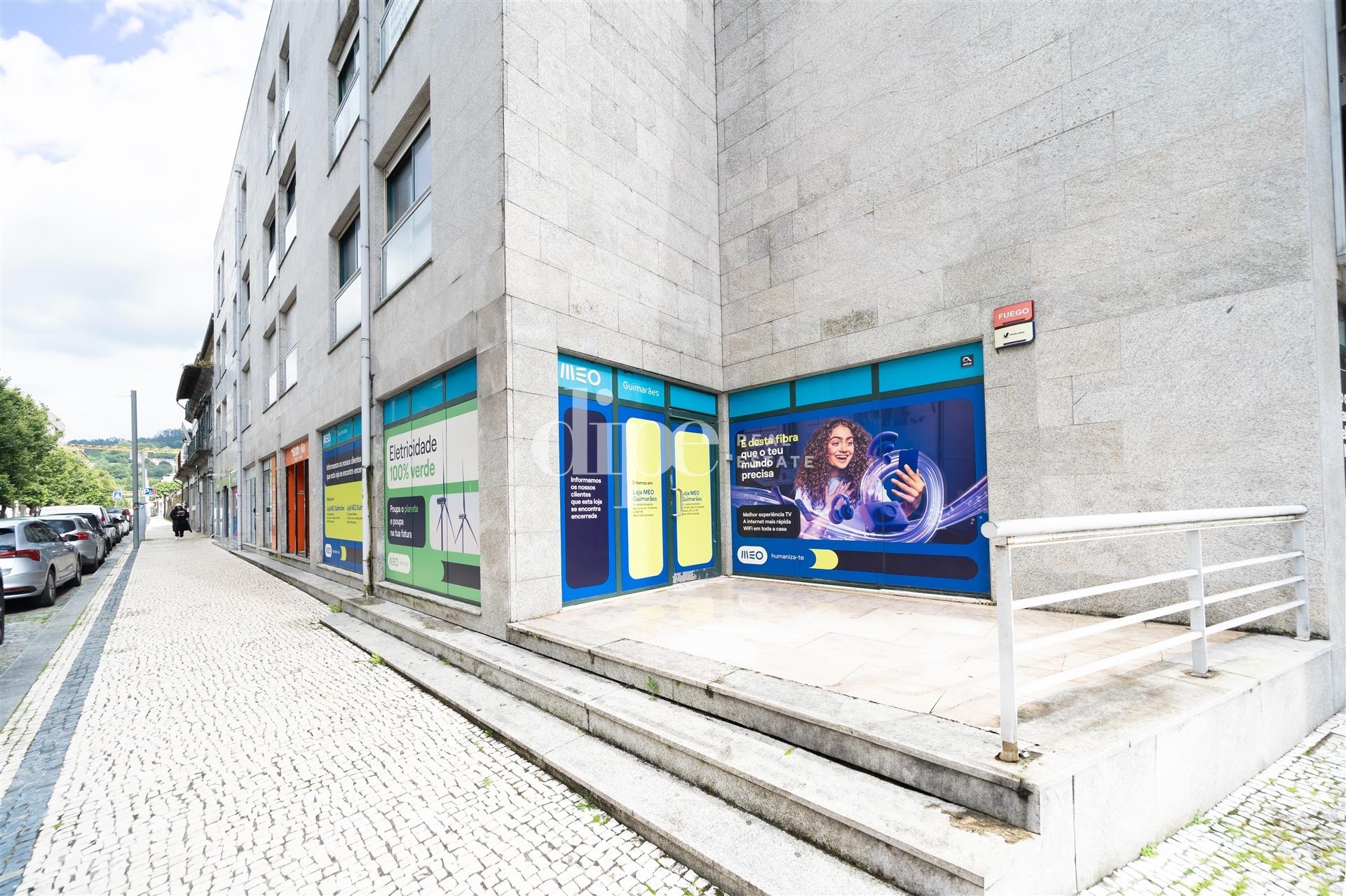 Loja com 94m2 para arrendamento no centro histórico de Guimarães