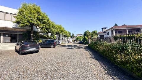 Armazém para arrendamento com 583m2