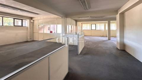 Armazém para arrendamento com 583m2