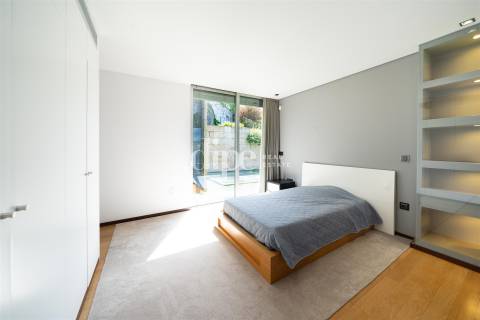 Luxuosa Moradia T3 com piscina, ginásio e jardins