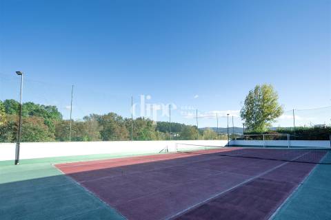 Luxuosa Moradia T3 com piscina e court de ténis