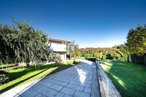 Luxuosa Moradia T3 com piscina e court de ténis