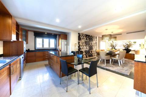 Luxuosa Moradia T3 com piscina e court de ténis