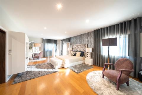Luxuosa Moradia T3 com piscina e court de ténis