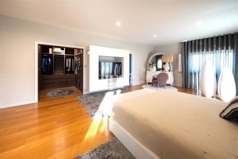 Luxuosa Moradia T3 com piscina e court de ténis