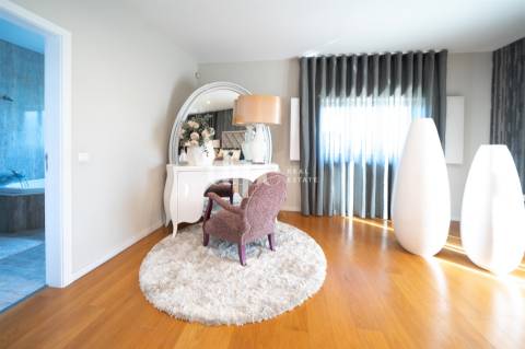 Luxuosa Moradia T3 com piscina e court de ténis