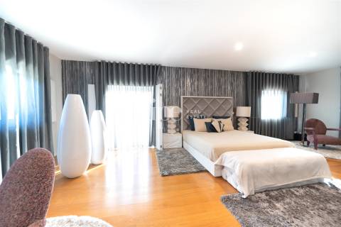 Luxuosa Moradia T3 com piscina e court de ténis