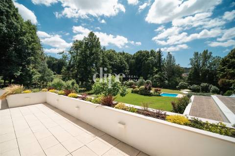 Luxuosa Propriedade T5 com piscina, lago, bosque e jardins