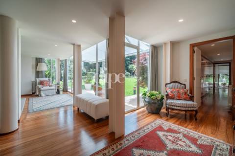 Luxuosa Propriedade T5 com piscina, lago, bosque e jardins