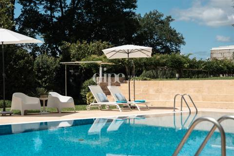 Luxuosa Propriedade T5 com piscina, lago, bosque e jardins