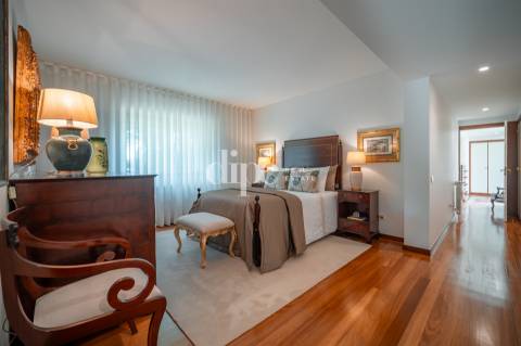 Luxuosa Propriedade T5 com piscina, lago, bosque e jardins