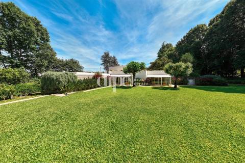 Luxuosa Propriedade T5 com piscina, lago, bosque e jardins