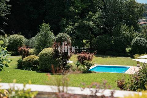 Luxuosa Propriedade T5 com piscina, lago, bosque e jardins