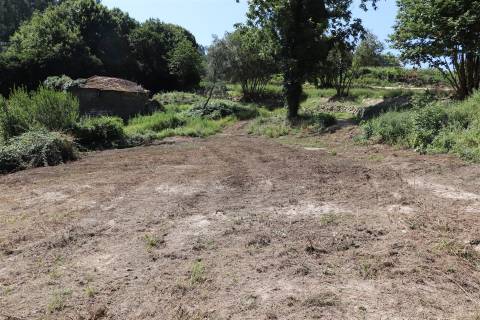 Lote de Terreno  Venda em Lustosa e Barrosas (Santo Estêvão),Lousada