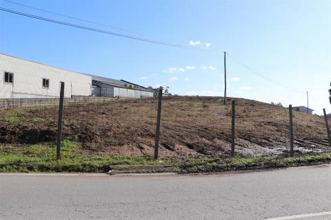 Lote de Terreno  Venda em Lustosa e Barrosas (Santo Estêvão),Lousada