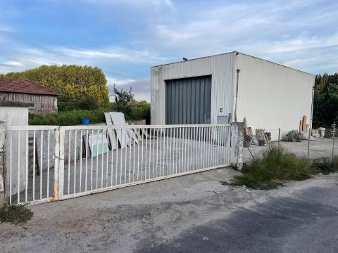 Armazém  Venda em Cernadelo e Lousada (São Miguel e Santa Margarida),Lousada