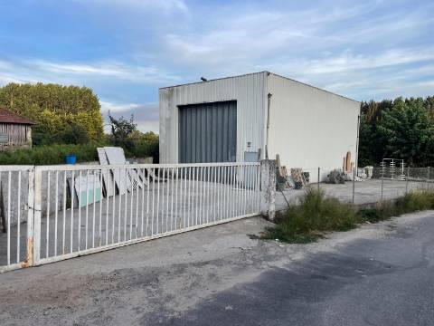 Armazém  Venda em Cernadelo e Lousada (São Miguel e Santa Margarida),Lousada