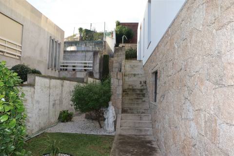 Moradia Isolada T3+2 Venda em Lordelo,Guimarães