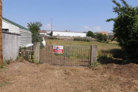 Lote de Terreno  Venda em Lustosa e Barrosas (Santo Estêvão),Lousada