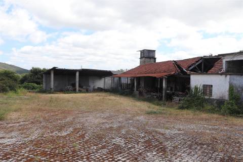 Armazém  Venda em Lustosa e Barrosas (Santo Estêvão),Lousada