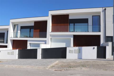 Moradia Geminada T3 Venda em Lustosa e Barrosas (Santo Estêvão),Lousada