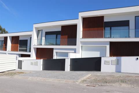 Moradia Geminada T3 Venda em Lustosa e Barrosas (Santo Estêvão),Lousada